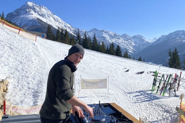 dj-willi-winter-apres-ski-outdoor-event DJ Willi Winter beim Apres Ski am Sektor-C Container